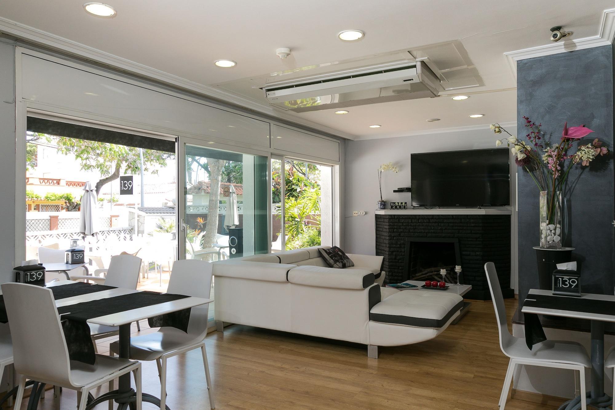 Hotel 139 Castelldefels Zewnętrze zdjęcie
